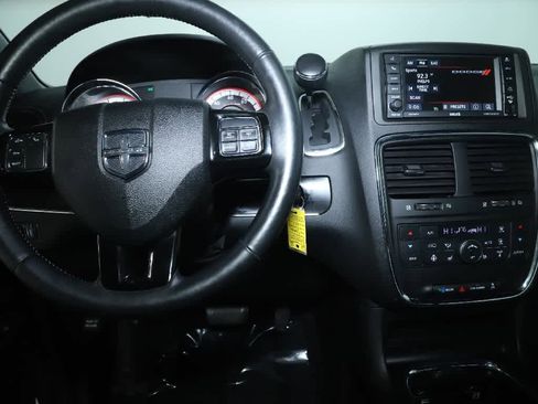 Used 2017 Dodge Grand Caravan SXT w/ Driver Convenience Group image 29