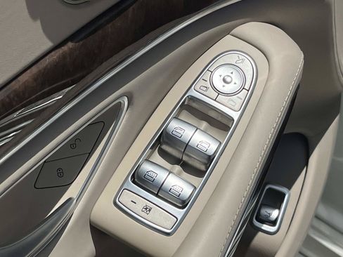 Used 2018 Mercedes-Benz S 560 Sedan image 25