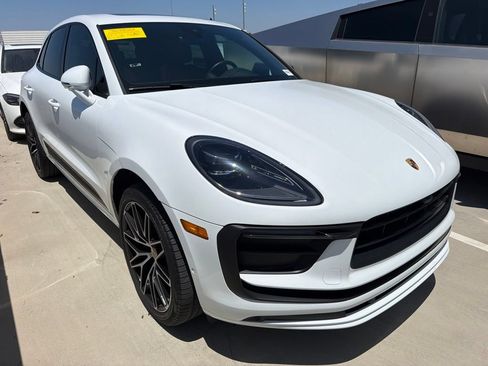 Used 2022 Porsche Macan AWD/4WD image 3