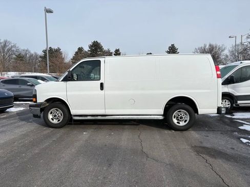 Used 2024 GMC Savana 2500 w/ Driver Convenience Package image 2