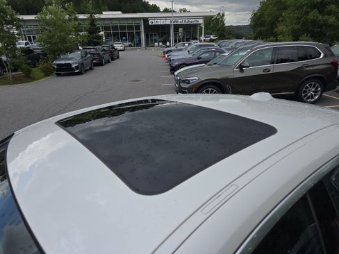 Used 2023 BMW i4 eDrive35 RWD image 11