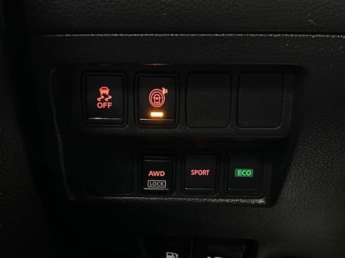 Used 2017 Nissan Rogue SV AWD/4WD image 14