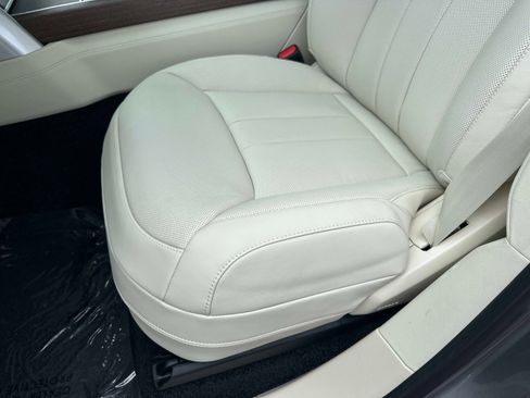 New 2026 Land Rover Range Rover SE image 18