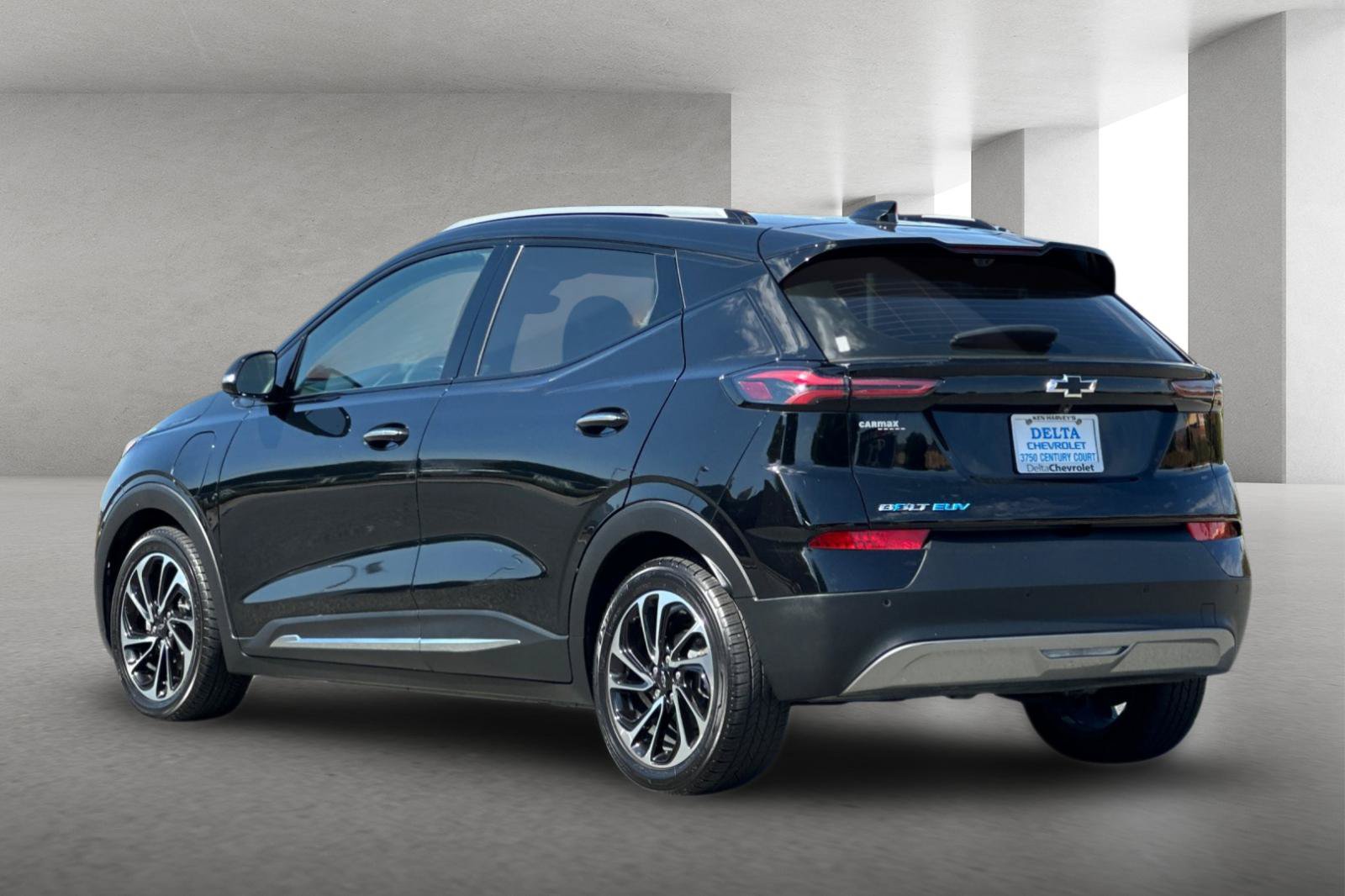 Used 2022 Chevrolet Bolt EUV Premier w/ Sun & Sound Package FWD image 6
