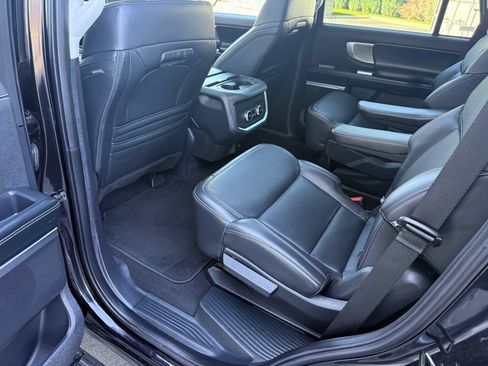 Used 2025 Ford Expedition Platinum AWD/4WD image 35