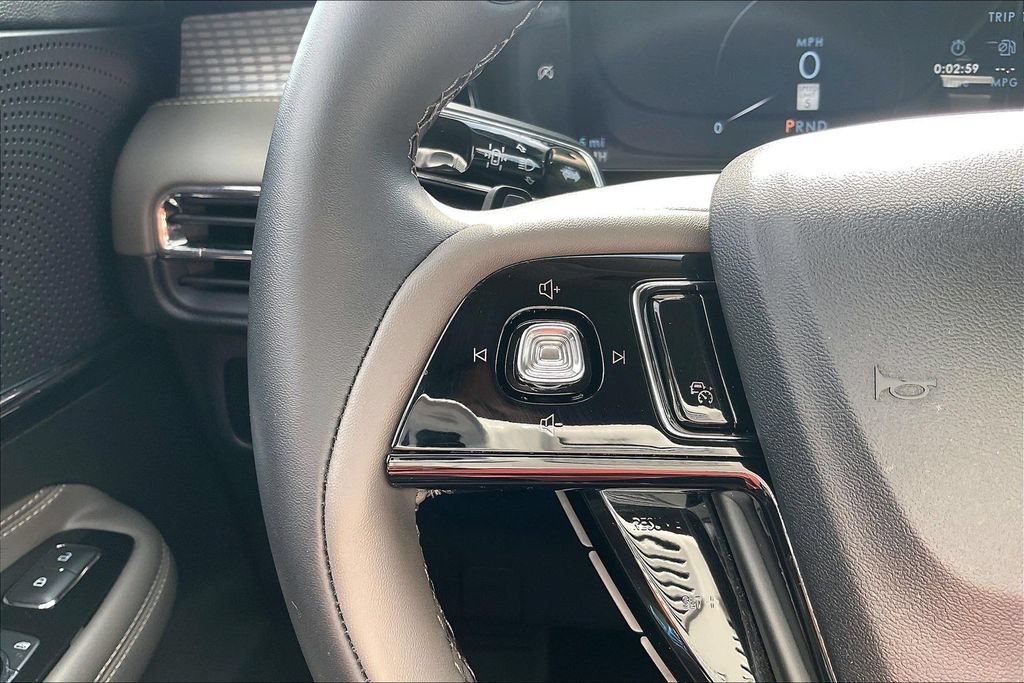 Used 2023 Lincoln Corsair FWD image 12
