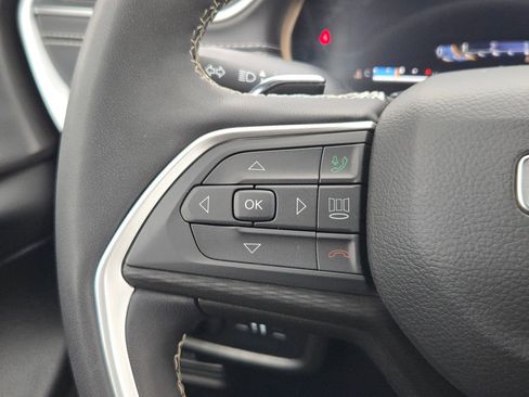 Used 2025 Jeep Grand Cherokee L Laredo w/ Luxury Tech Group I image 21