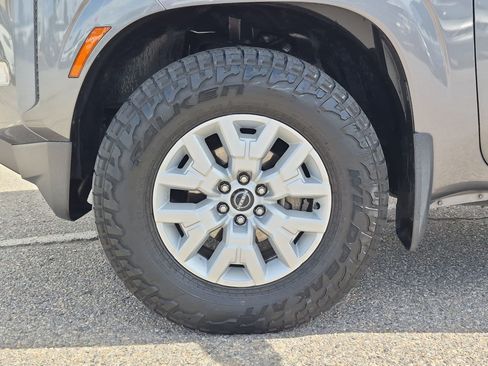 Used 2022 Nissan Frontier SV AWD/4WD image 13
