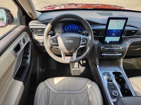 Used 2020 Ford Explorer Platinum w/ Premium Technology Package AWD/4WD image 16