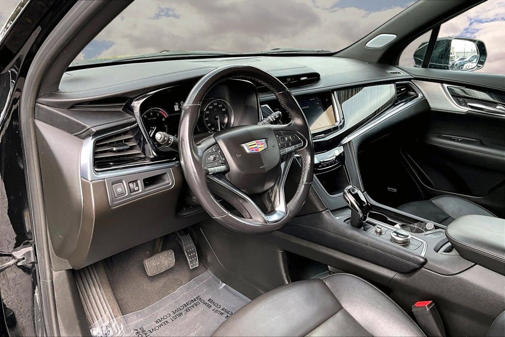 Used 2024 Cadillac XT6 Premium Luxury FWD image 17