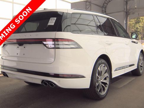 Used 2025 Lincoln Aviator AWD w/ Jet Appearance Package image 4