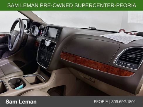 Used 2014 Chrysler Town & Country Touring-L w/ Driver Convenience Group FWD image 29