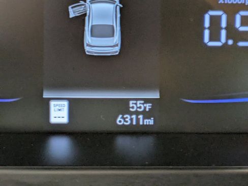 Certified 2025 Hyundai Elantra Sport image 15