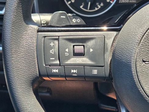 Used 2023 Nissan Rogue SV FWD image 32