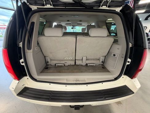 Used 2011 GMC Yukon SLT w/ SLT-2 Equipment Package AWD/4WD image 27