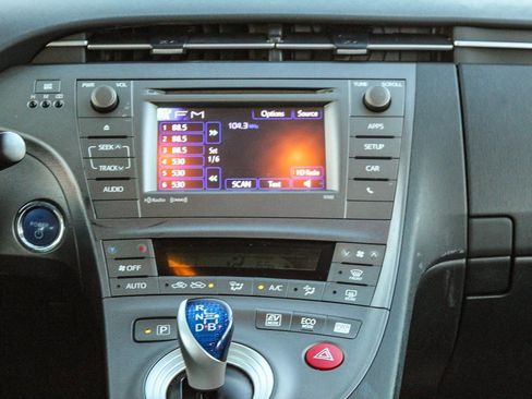 Used 2015 Toyota Prius Three image 15