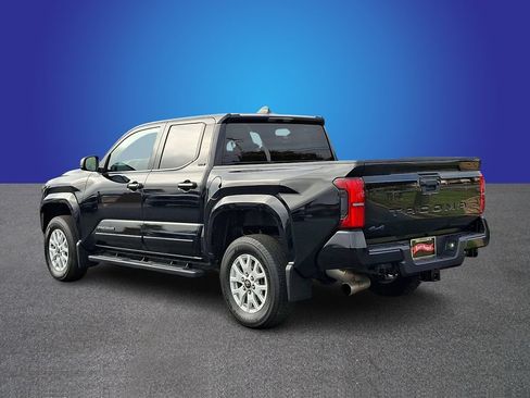 Used 2025 Toyota Tacoma SR5 AWD/4WD image 6