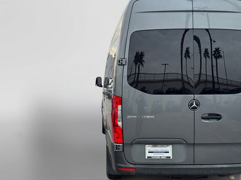 Used 2019 Mercedes-Benz Sprinter 2500 image 12