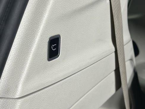 Certified 2024 Chrysler Pacifica Touring-L image 29