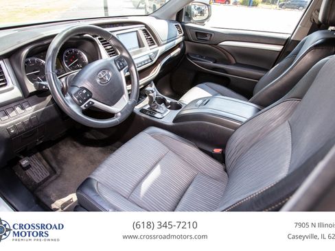 Used 2016 Toyota Highlander Plus AWD/4WD image 18