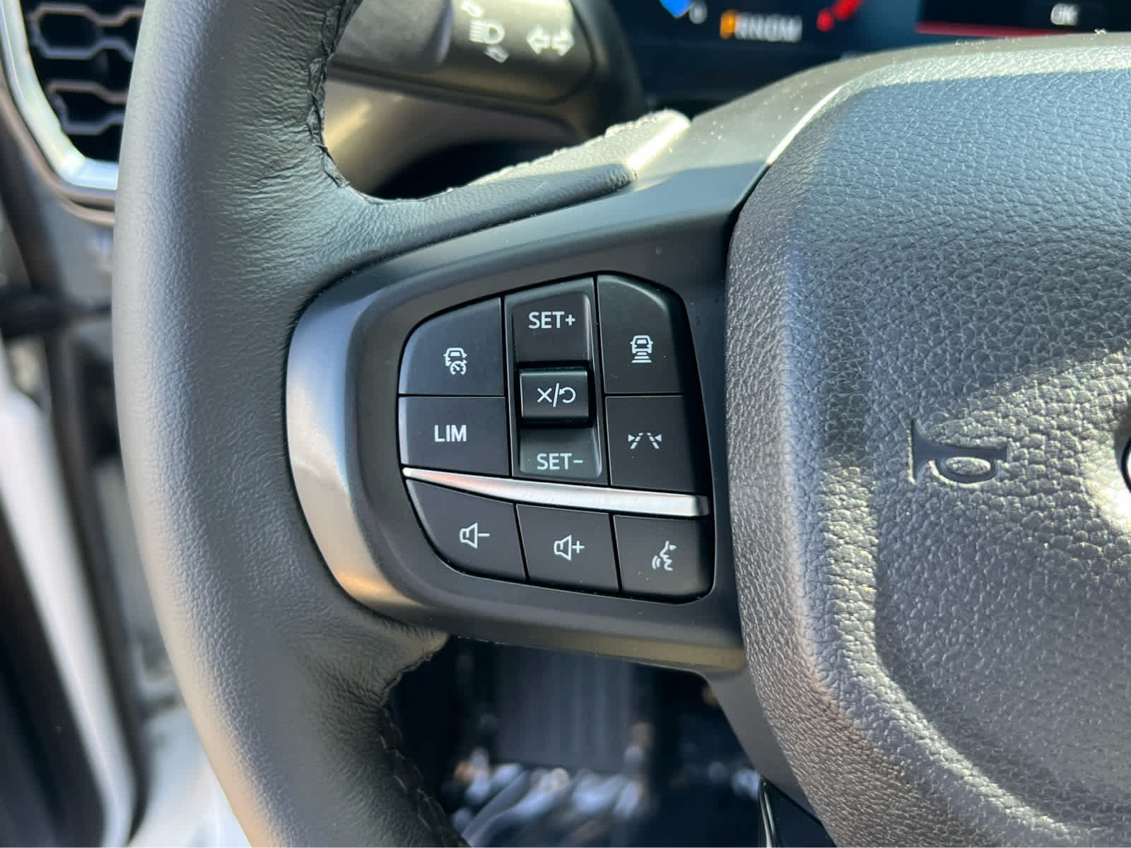 Certified 2025 Ford Ranger Lariat w/ Trailer Tow Package AWD/4WD image 36