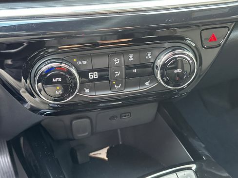 Used 2025 Chevrolet Trax RS w/ Driver Confidence Package image 29