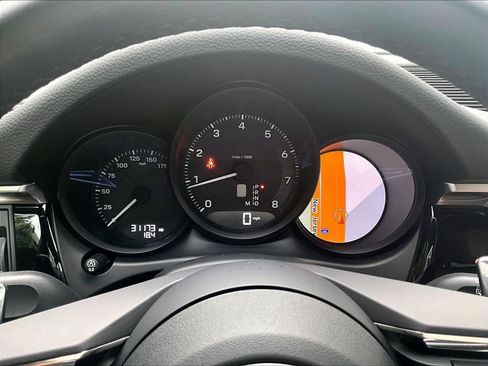 Certified 2024 Porsche Macan AWD/4WD image 25