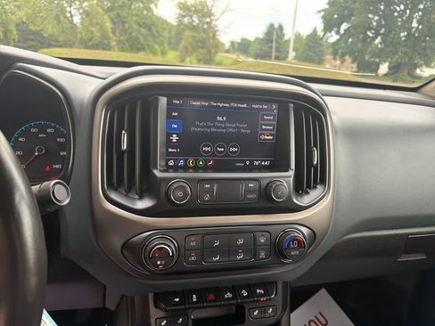 Used 2022 Chevrolet Colorado Z71 AWD/4WD image 16