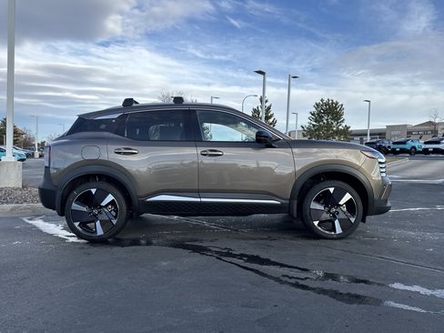 New 2026 Nissan Kicks SR w/ Cold Weather Package image 2