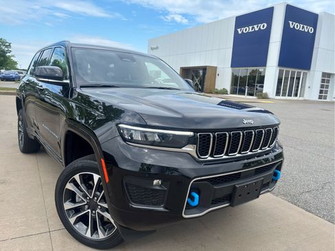 Used 2022 Jeep Grand Cherokee Overland AWD/4WD image 2