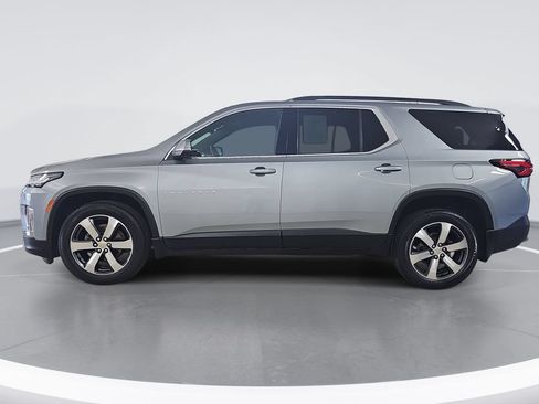 Used 2023 Chevrolet Traverse LT w/ LT Premium Package AWD/4WD image 7