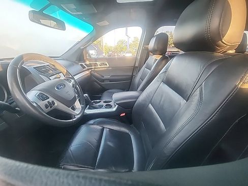 Used 2014 Ford Explorer XLT w/ Equipment Group 202A FWD image 4