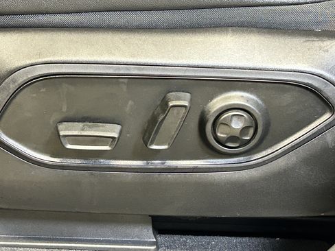 Certified 2025 Jeep Grand Cherokee L Laredo AWD/4WD image 24