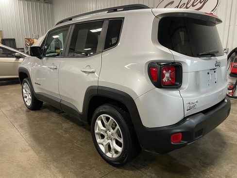 Used 2017 Jeep Renegade Latitude image 3