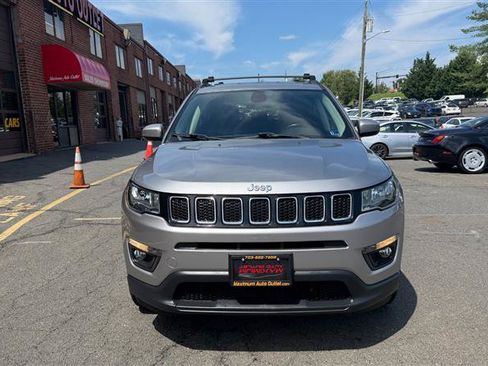 Used 2018 Jeep Compass Latitude w/ Popular Equipment Group AWD/4WD image 2