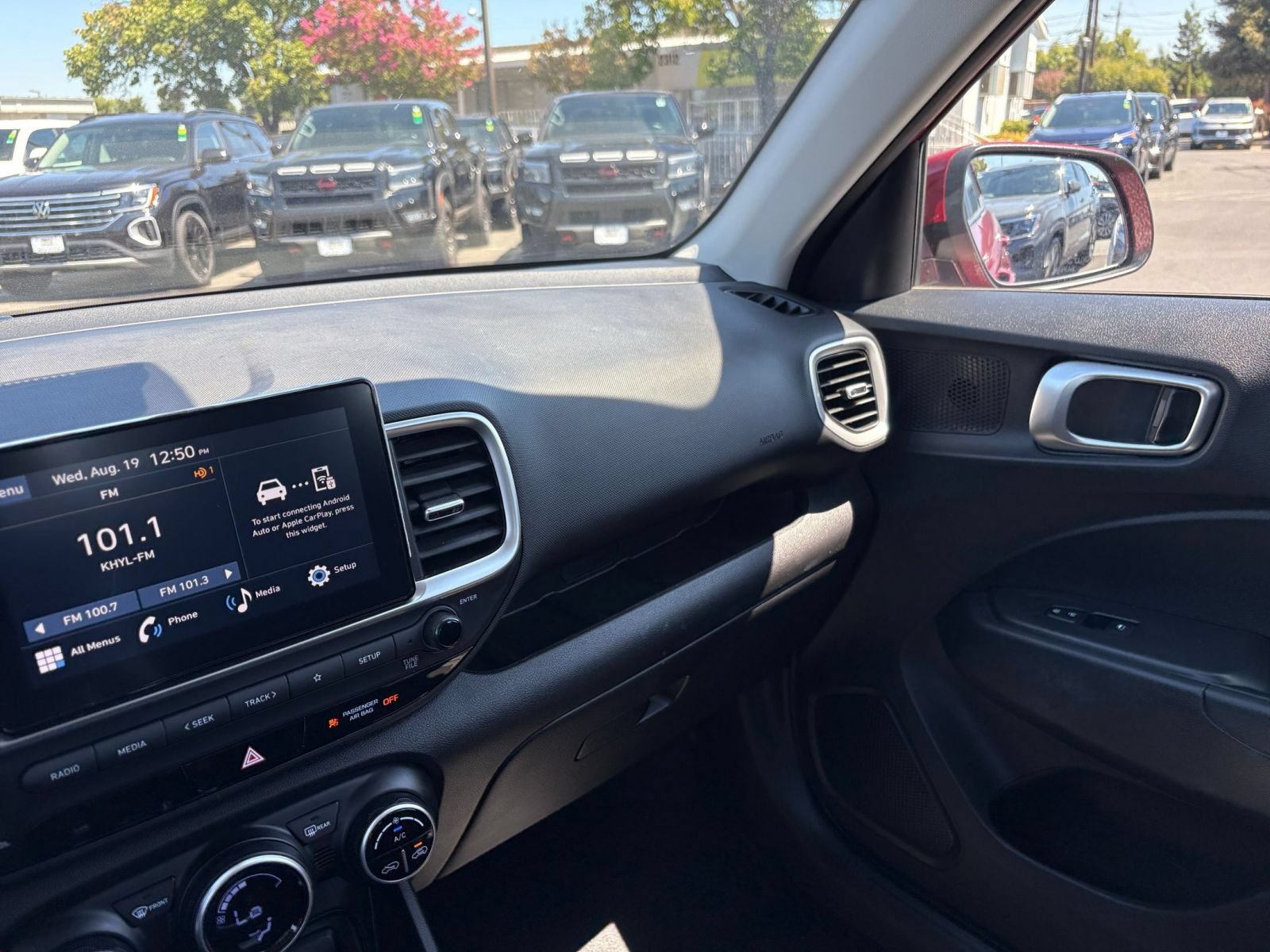 Used 2025 Hyundai Venue SEL FWD image 34
