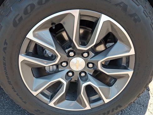 Certified 2023 Chevrolet Silverado 1500 LT AWD/4WD image 8
