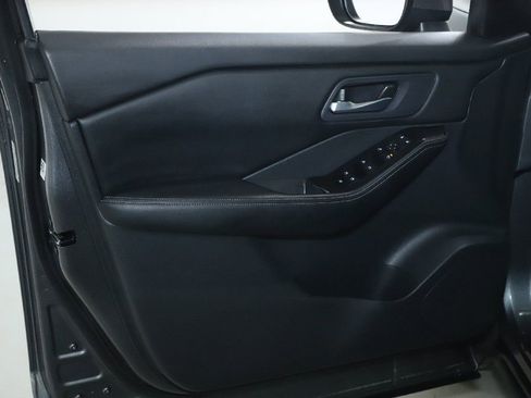 Certified 2025 Nissan Rogue SV image 15