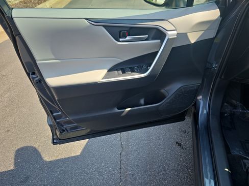 Used 2024 Toyota RAV4 XLE image 28