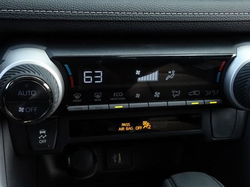 Used 2025 Toyota RAV4 XLE image 26