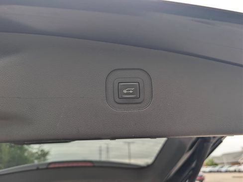 Used 2017 Chevrolet Equinox Premier w/ Enhanced Convenience Package FWD image 30