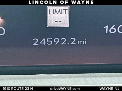 Certified 2025 Lincoln Aviator AWD image 18