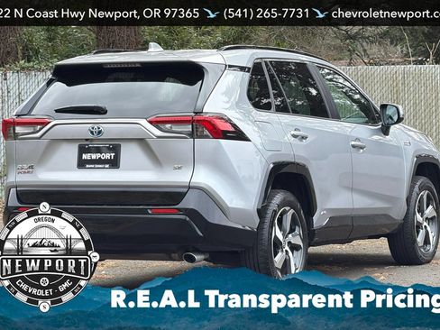 Used 2022 Toyota RAV4 SE w/ Weather & Moonroof Package AWD/4WD image 4