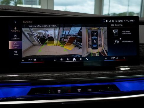 Used 2025 BMW i7 eDrive50 w/ Premium Package image 32