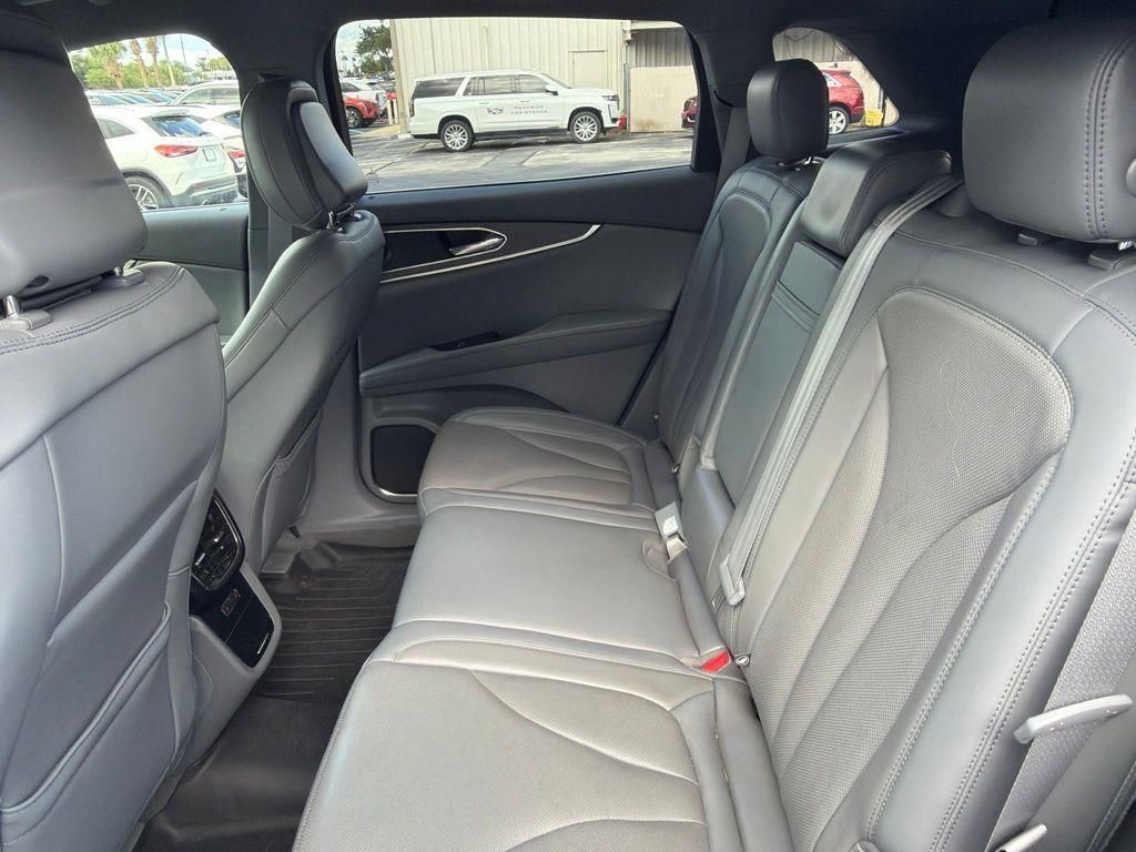Used 2020 Lincoln Nautilus Reserve w/ Equipment Group 201A FWD image 9