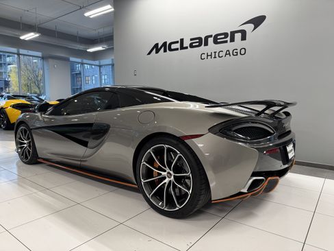 Used 2018 McLaren 570S Spider image 2