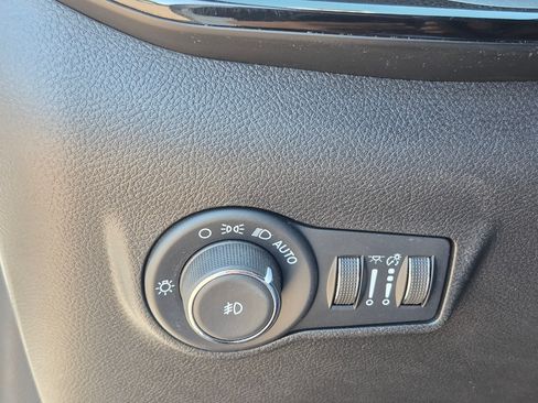 Used 2025 Jeep Compass Trailhawk AWD/4WD image 35