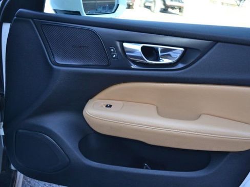 Used 2020 Volvo V60 T5 Cross Country image 35