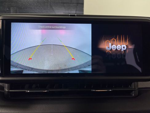 Used 2025 Jeep Wrangler Sahara image 21