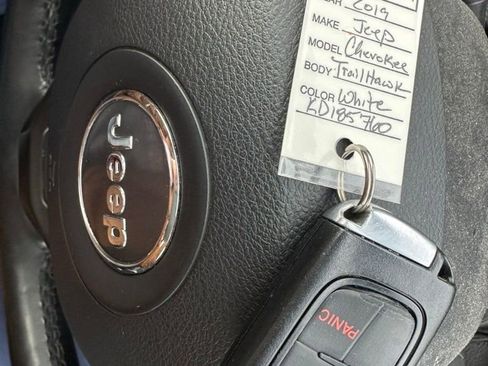 Used 2019 Jeep Cherokee Trailhawk w/ Cold Weather Group image 25